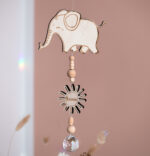Sonnenfänger aus Holz mit Glaskristall und Anhänger - Motiv Elefant – Bild 4